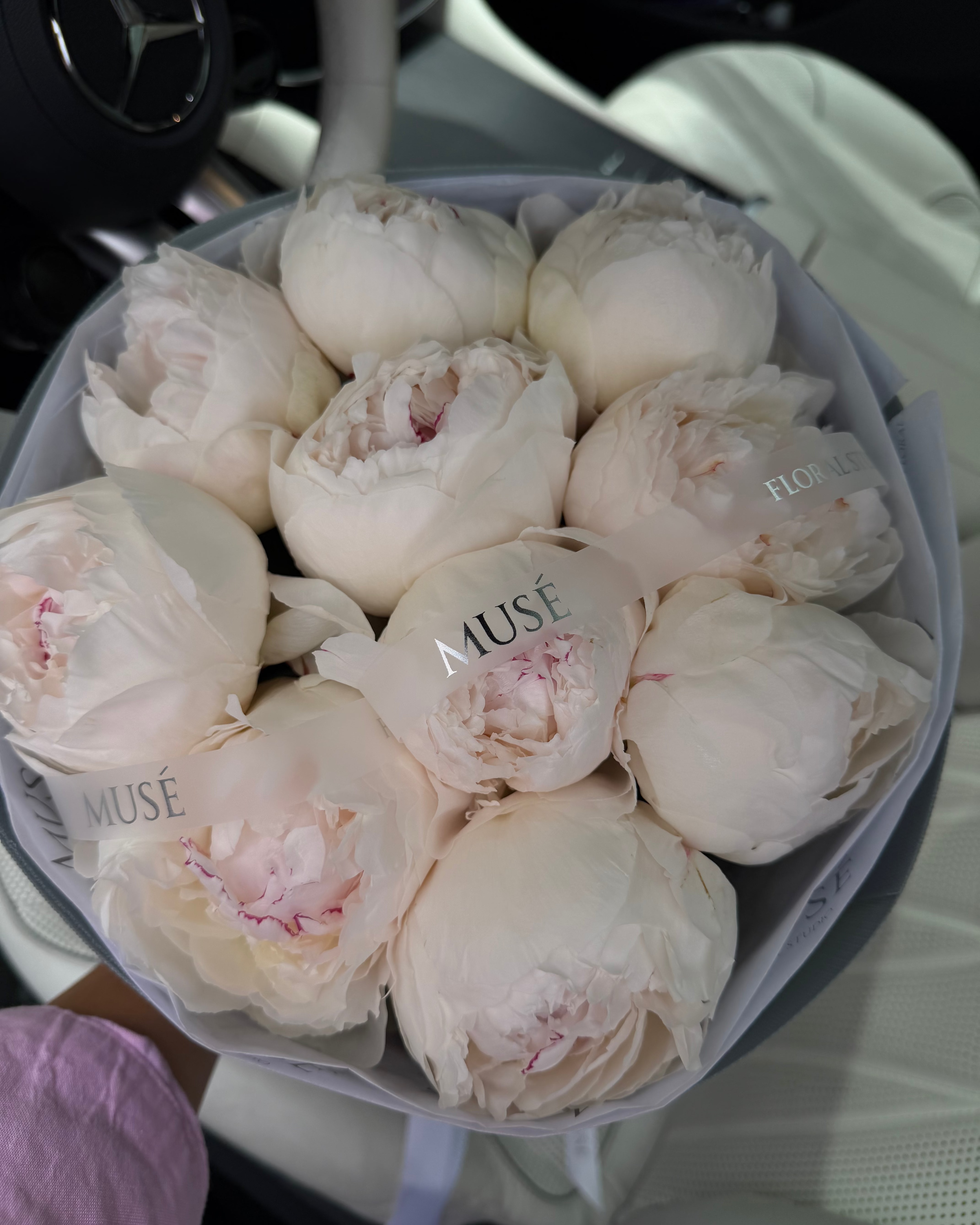 Muse Signature White Peonies