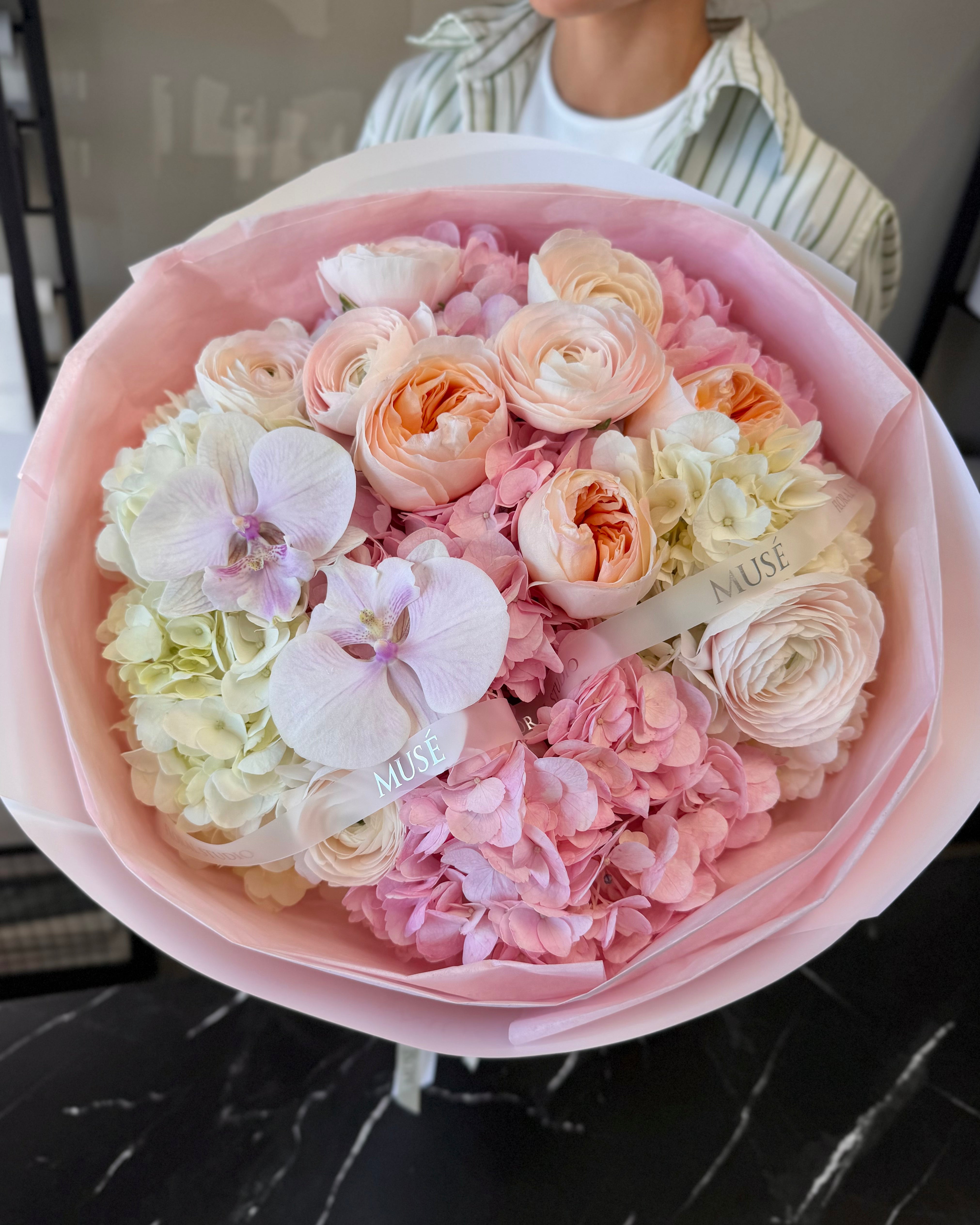 Blush Muse – Luxury Flower Bouquet