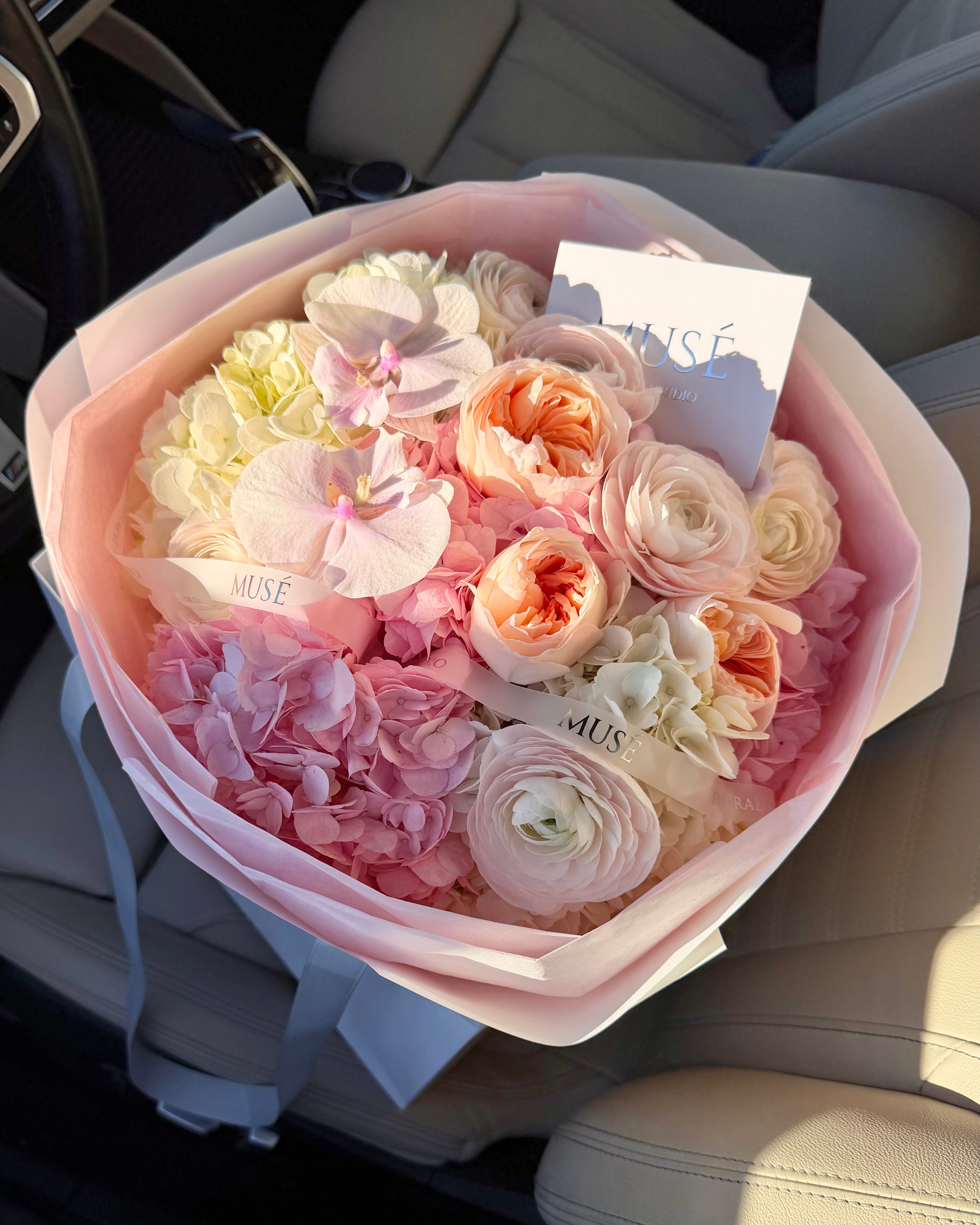 Blush Muse – Luxury Flower Bouquet